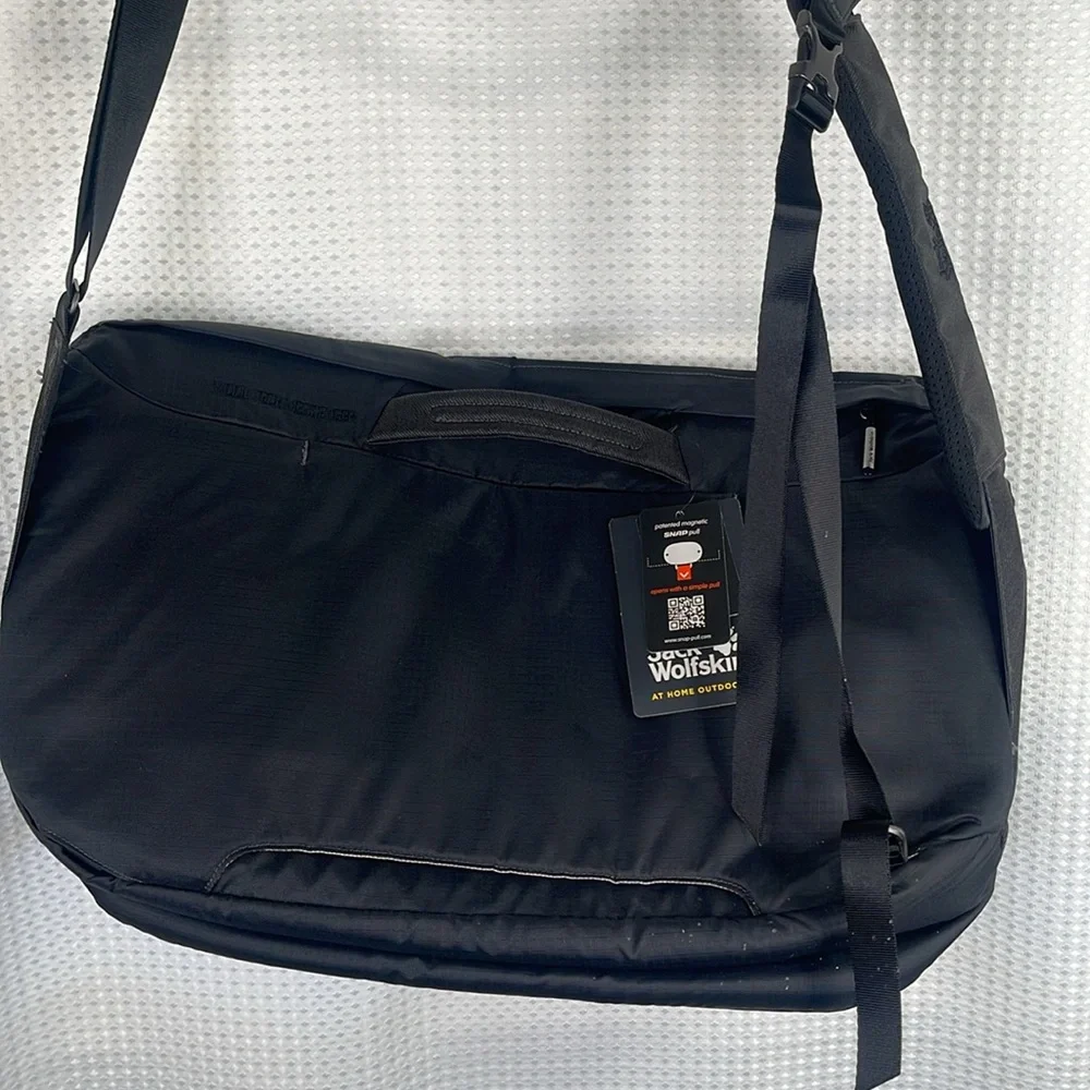 Jack Wolfskin Wool Tech Messenger Bag Laptop Crossbody School Work NWT